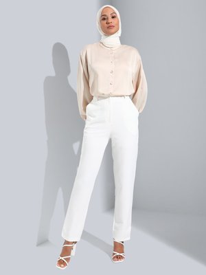 Off White Yırtmaç Detaylı Kumaş Pantolon Off White Yırtmaç Detaylı Kumaş Pantolon