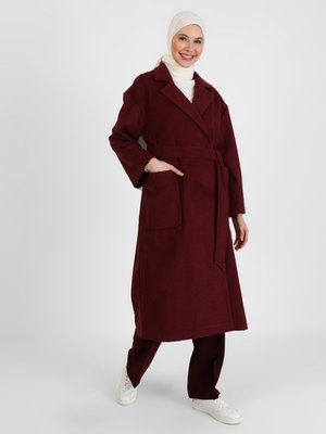Bordo Kaşe Kuşak Detaylı Kaban Bordo Kaşe Kuşak Detaylı Kaban