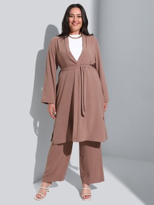 Kahverengi Büyük Beden Kap & Pantolon İkili Takım Açık