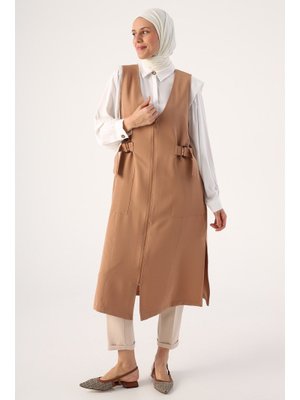 Toprak Yanları Tokalı Fermuarlı V Yaka Yelek