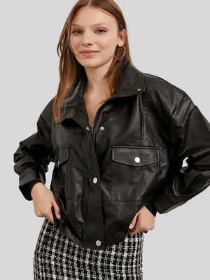 Siyah Beli Lastikli Cepli Deri Mont Siyah Beli Lastikli Cepli Deri Mont