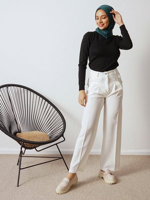Beyaz Krep Pile Detaylı Kumaş Pantolon