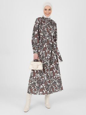 Kahve Ekru Saten Desenli Elbise