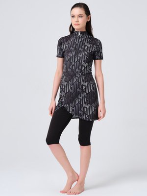 Siyah Anvelop Etekli Yarım Kol Yarı Kapalı Mayo