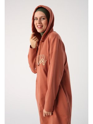 Tarçın Büyük Beden Aplike Nakışlı Fermuarlı Hırka Tarçın Büyük Beden Aplike Nakışlı Fermuarlı Hırka