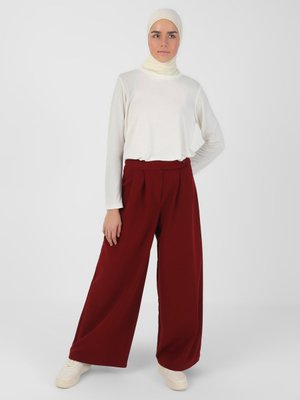 Bordo Bol Paça Pile Detaylı Kumaş Pantolon Bordo Bol Paça Pile Detaylı Kumaş Pantolon