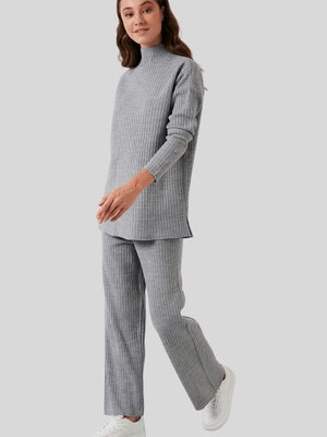 Gri Kol Düğmeli Triko Tunik Takım Pantolon Gri Kol Düğmeli Triko Tunik Takım Pantolon