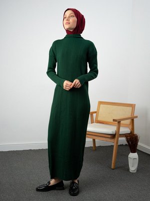 Zümrüt Yeşili Dolu İğne Fitilli Triko Elbise