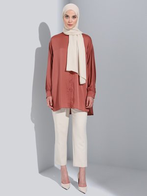 Karamel Düğmeli Geniş Kalıp Saten Tunik Karamel Düğmeli Geniş Kalıp Saten Tunik