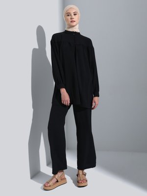 Siyah Brit Detaylı Aerobin Takım