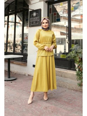 Siyah Pilise Detaylı Kemerli Elbise Siyah Pilise Detaylı Kemerli Elbise