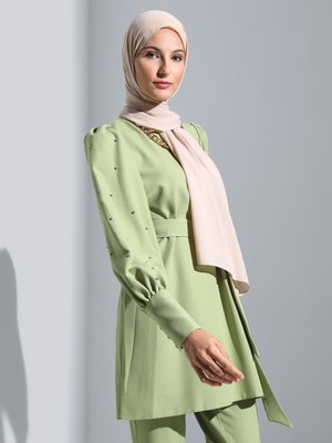 Kirli Yeşil Taş Ve Düğme Detaylı Abiye Takım Kirli Yeşil Taş Ve Düğme Detaylı Abiye Takım