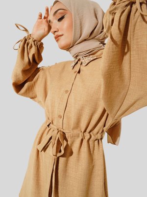 Bej Yaka Ve Omuzu Taşlı Beli Tünelli Tunik Bej Yaka Ve Omuzu Taşlı Beli Tünelli Tunik