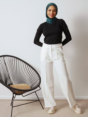 Beyaz Krep Arkası Lastikli Kumaş Pantolon