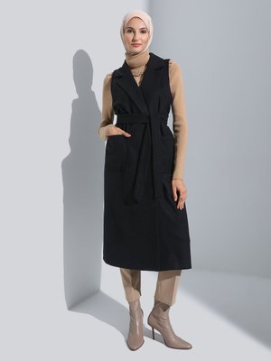 Siyah Kuşaklı Cep Detaylı Kaşe Yelek