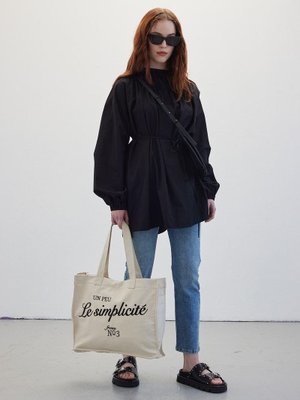 Siyah Yakası Büzgülü Tunik