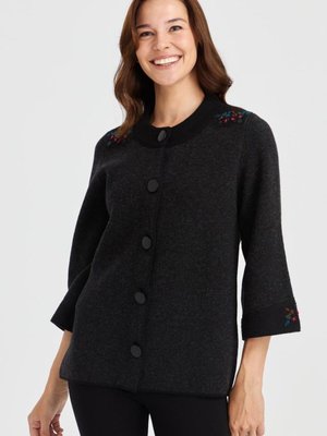 Siyah Dik Yaka Omzu Ve Kolu Keçe İşlemeli Yün Ceket Siyah Dik Yaka Omzu Ve Kolu Keçe İşlemeli Yün Ceket