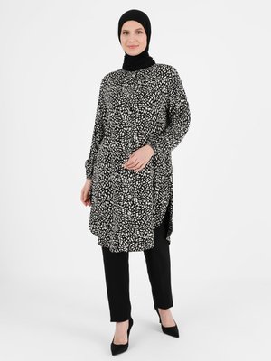 Siyah Düğme Detaylı Desenli Büyük Beden Viskon Tunik