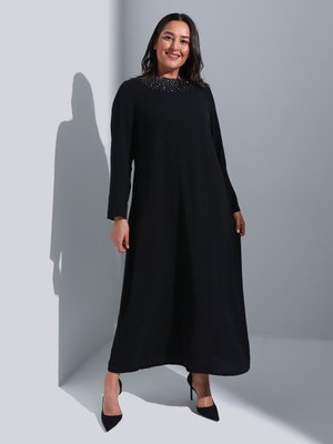 Siyah Büyük Beden Yakası Taş Detaylı Abiye Elbise