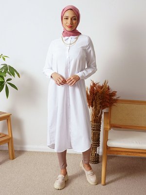 Beyaz Kolye Detaylı Terikoton Uzun Tunik Beyaz Kolye Detaylı Terikoton Uzun Tunik