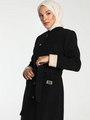 Kolu Krem Detaylı Kışlık Kaşe Kaban Kolu Krem Detaylı Kışlık Kaşe Kaban