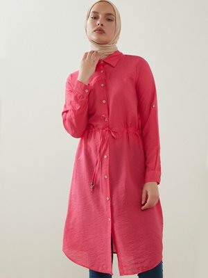 Fuşya Belinden Bağcıklı Gömlek Tunik Fuşya Belinden Bağcıklı Gömlek Tunik