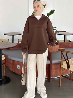 Dik Yaka Detaylı Sweatshirt