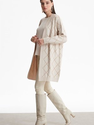 Tığ Triko Baklava Desenli Simli Hırka Tığ Triko Baklava Desenli Simli Hırka