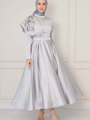 Beli Kuşaklı Omuzu Nakış Detaylı Saten Abiye Elbise Gri Beli Kuşaklı Omuzu Nakış Detaylı Saten Abiye Elbise Gri