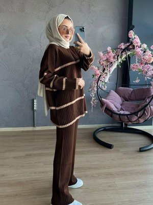 Iki Renkli Mevsimlik Ince Kumaş Triko Takım Kahverengi Iki Renkli Mevsimlik Ince Kumaş Triko Takım Kahverengi