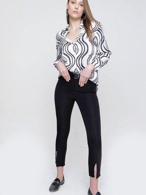 Siyah Kemerli Paça Yırtmaçlı Pantolon