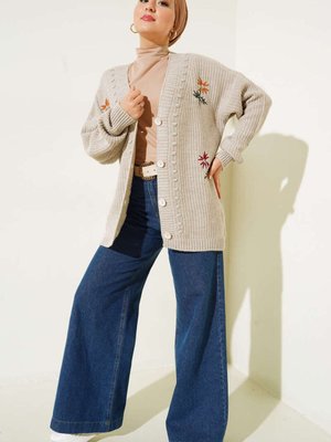 Nakış İşlemeli Düğmeli Triko Taş Rengi