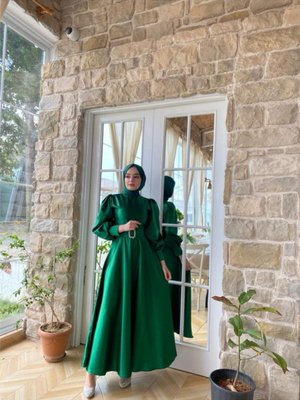 Yeşil Saten Kemerli Bellae Elbise