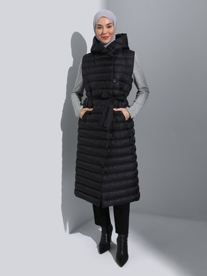 Siyah Kapüşonlu Düğme Kapamalı Uzun Şişme Yelek Siyah Kapüşonlu Düğme Kapamalı Uzun Şişme Yelek