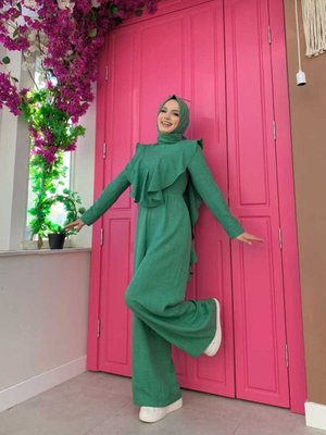 Omuz Kısmı Fıfır Pelerin Detaylı Arka Fermuarlı Tulum Zümrüt