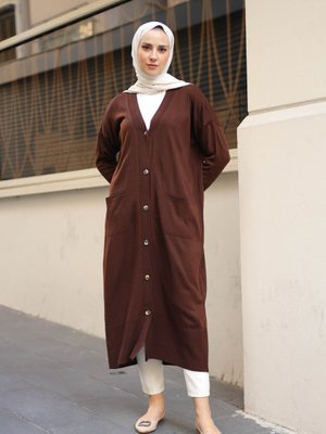 Kahverengi Düğmeli Cepli Uzun Triko Hırka