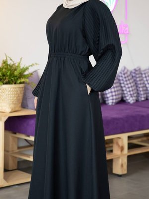 Kolları Piliseli Elbise Kolları Piliseli Elbise