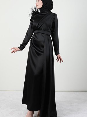 Omzu Broş Detay Elbise Siyah