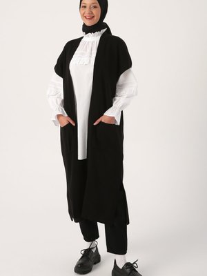 Siyah Cepli Uzun Triko Yelek