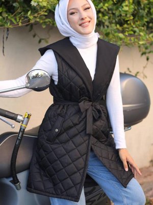 Kadın Siyah Kapüşonlu Kuşaklı Kapitone Şişme Yelek T