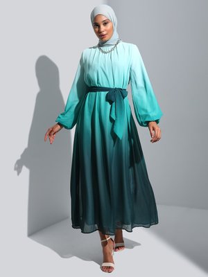 Yeşill Kuşaklı Degrade Desenli Şifon Abiye Elbise