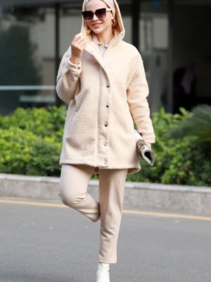 Mari Kapüşonlu Kap Taş