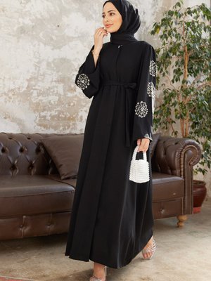 Liva Kolları Taşlı Abaya Siyah Liva Kolları Taşlı Abaya Siyah