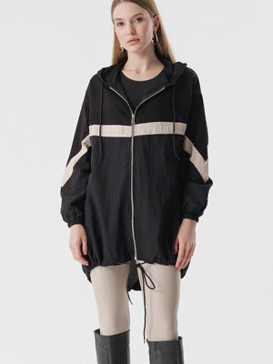 Siyah Kapüşonlu Paraşüt Garnili Tunik Siyah Kapüşonlu Paraşüt Garnili Tunik
