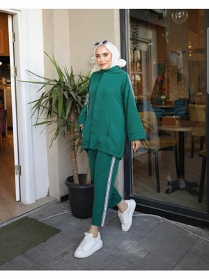 Zincir Detaylı Eşofman Takımı