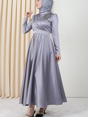 Omzu Taşlı Saten Abiye Elbise Gri Omzu Taşlı Saten Abiye Elbise Gri