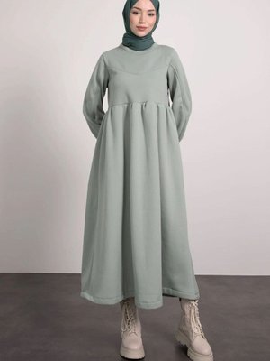 Önü Tek Dikiş Detaylı Elbise