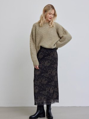 Desenli Tül Etek Lotus Desenli Tül Etek Lotus