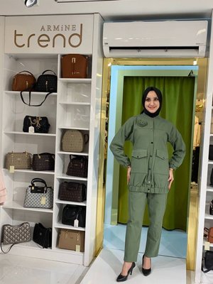 Yakası Gül Detaylı Kot İkili Takım