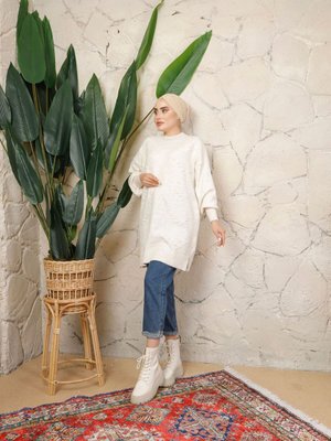 Beyaz Yumoş Triko Tunik